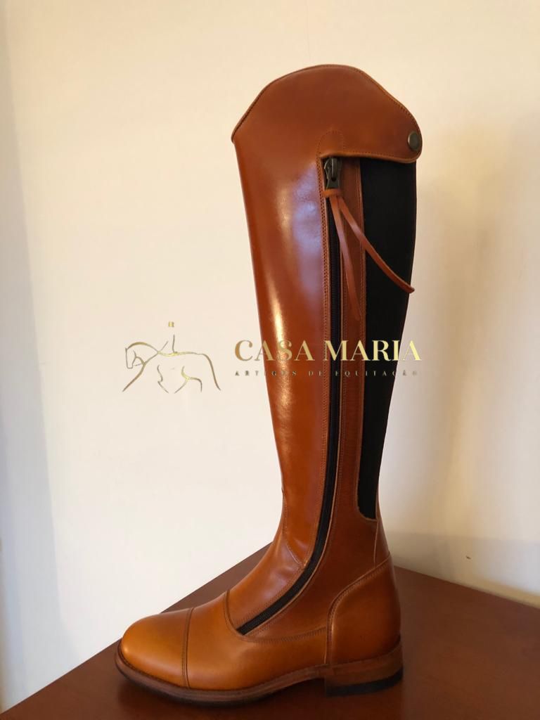 Bota alta de equitação castanha com fecho preto