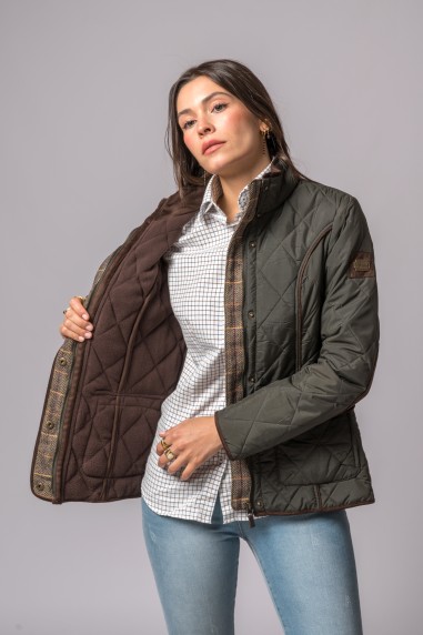 Casaco feminino acolchoado verde escuro com interior castanho acolchoado e padrão xadrez