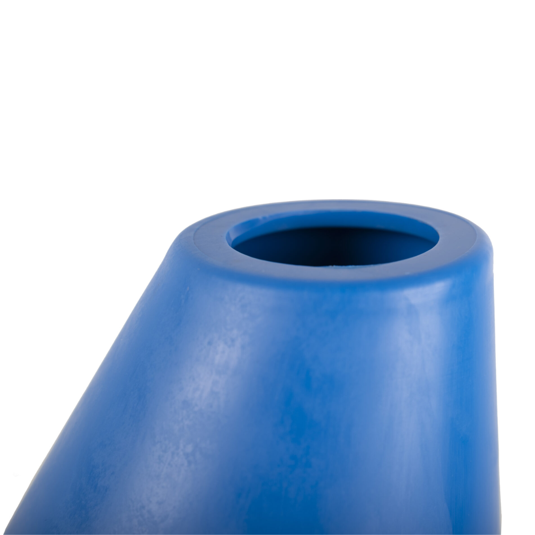 Cone de trânsito azul em plástico com abertura superior