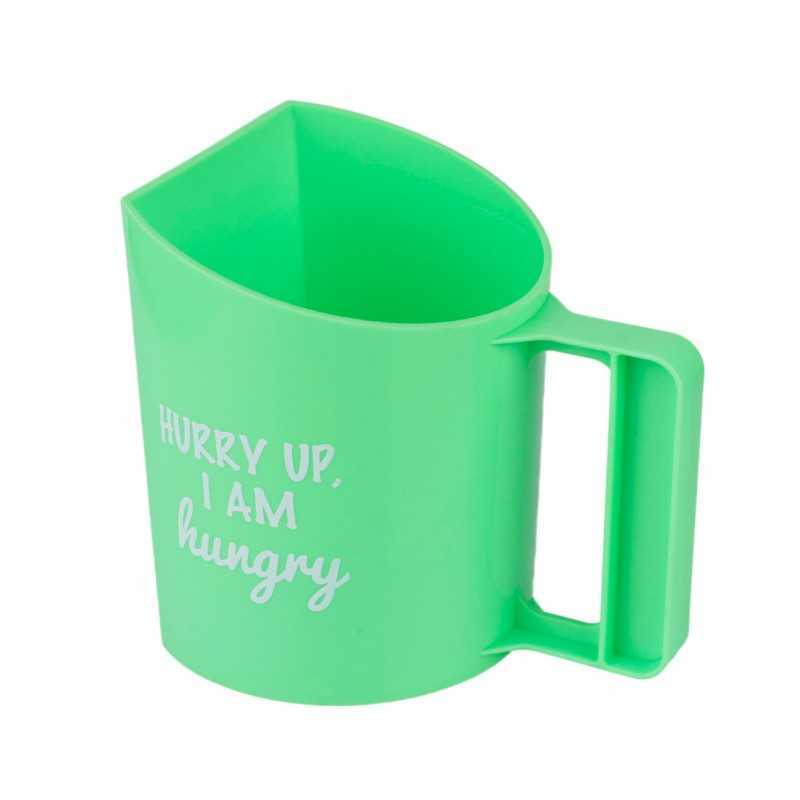 Caneca verde de plástico com texto branco