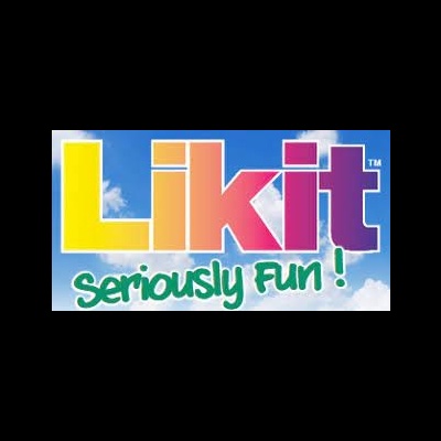 Logotipo Likit colorido com slogan sobre fundo de céu azul com nuvens