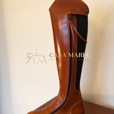 Bota alta de equitação castanha com fecho preto