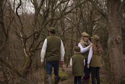 🧥 Walker & Hawkes na Casa Maria: Casacos Encerados, Tweed e Estilo Country Britânico