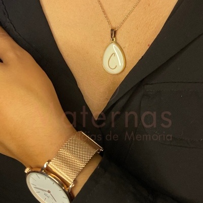 Pendente Gota C/ Letra em Cabelinho