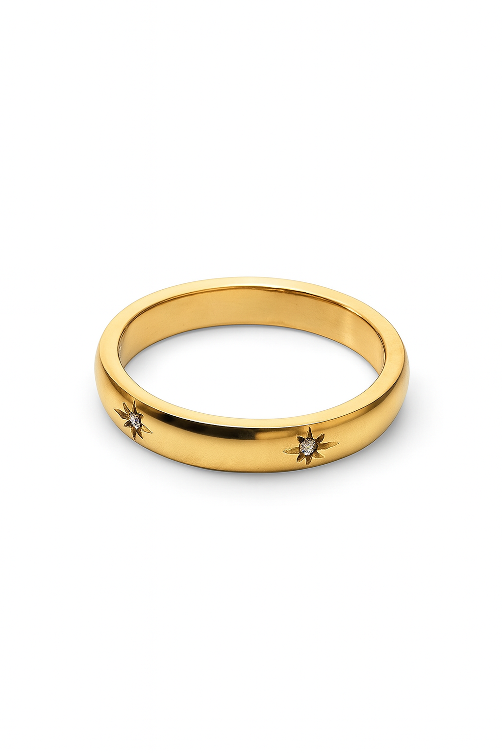 Anel dourado com estrelas cravadas