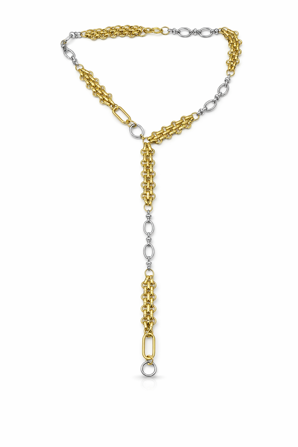 Colar longo em correntes douradas e prateadas sobre fundo branco