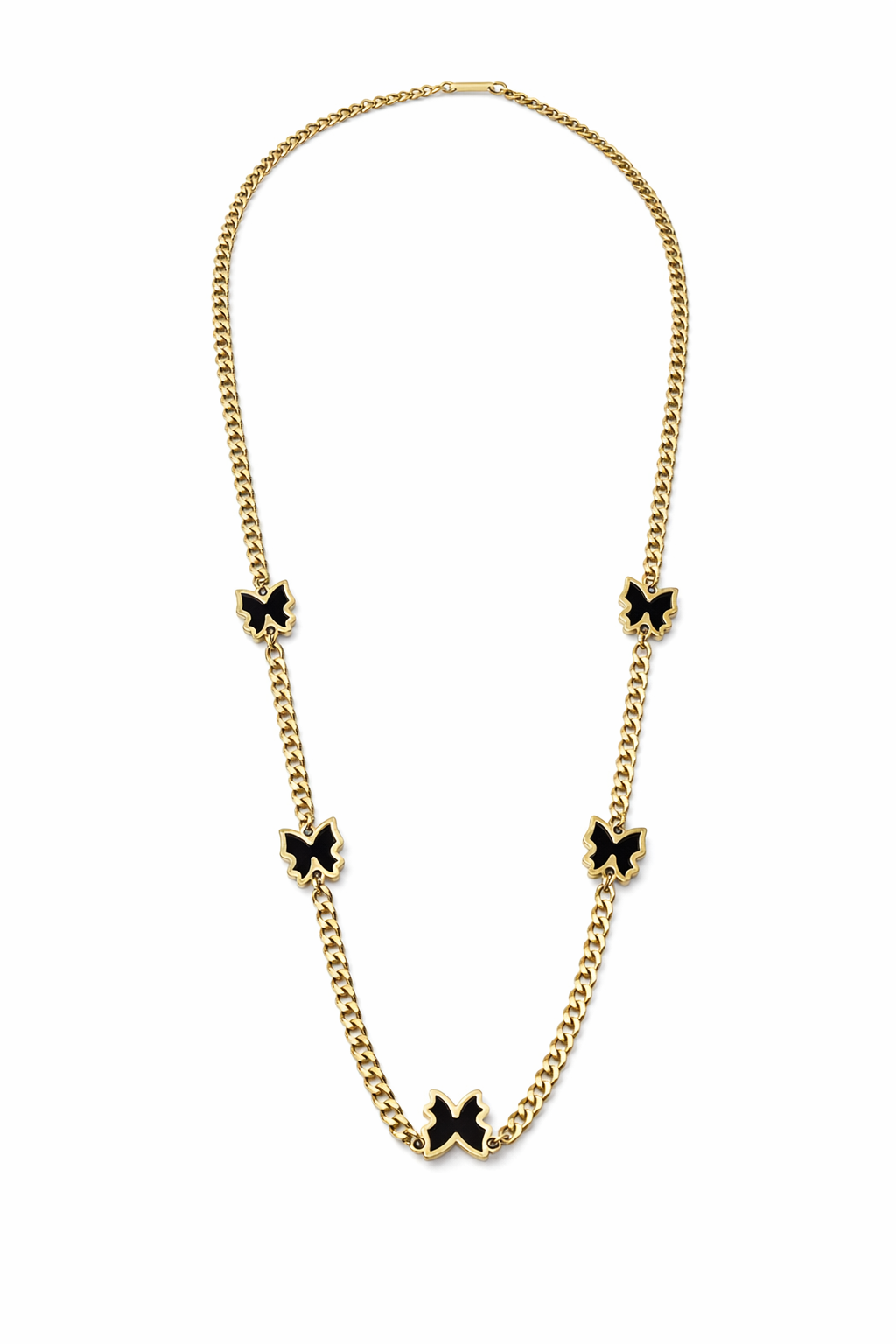 Colar dourado com borboletas pretas em fundo branco