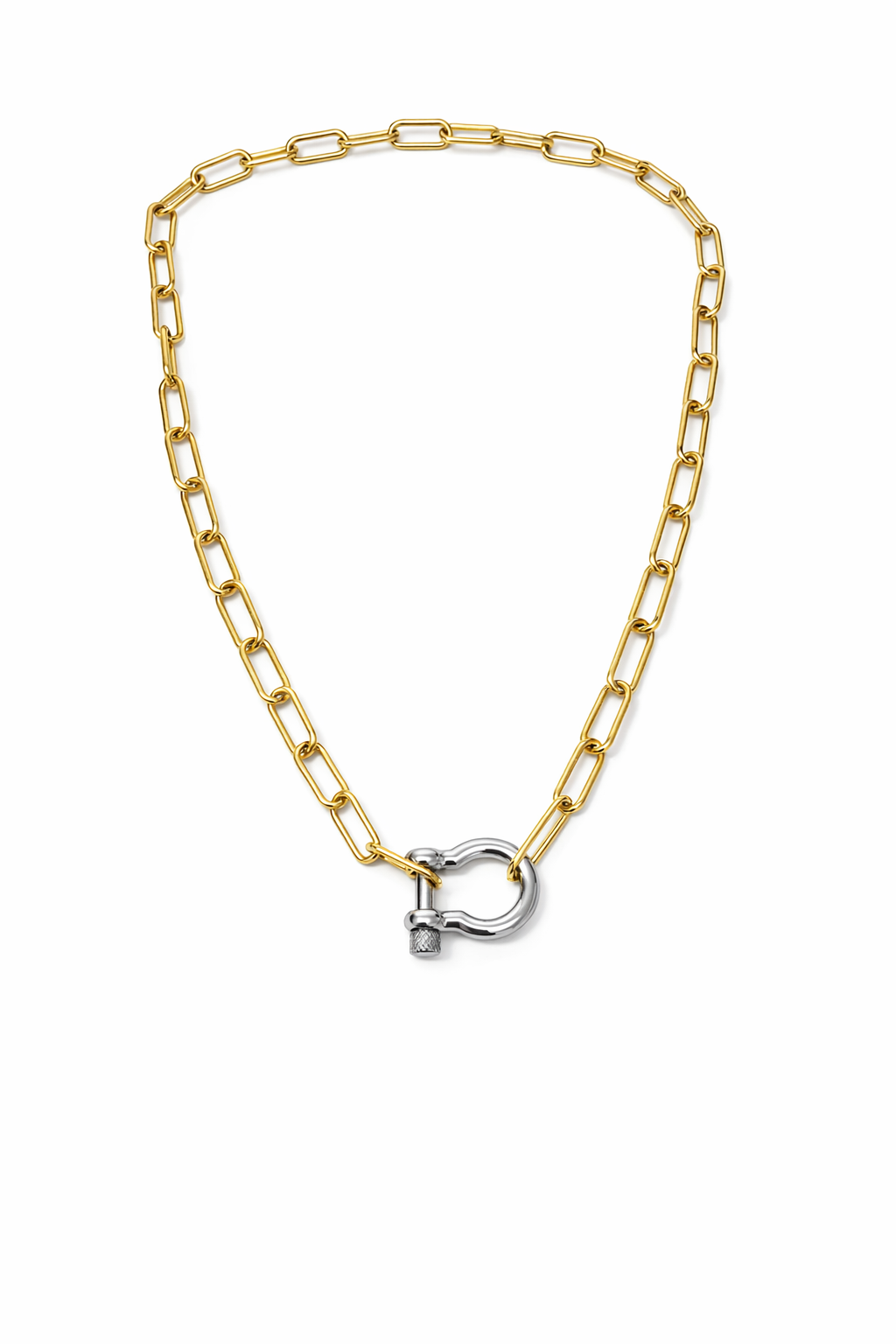 Colar dourado com fecho prateado em fundo branco
