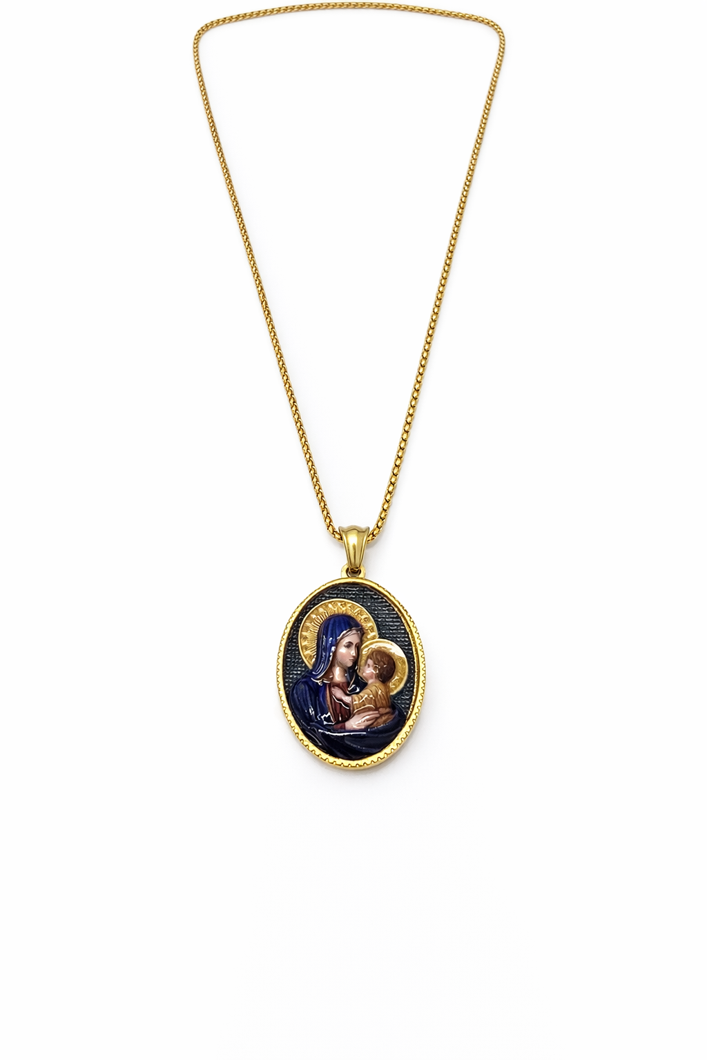 Colar dourado com pendente oval com imagem religiosa de Nossa Senhora e Menino Jesus