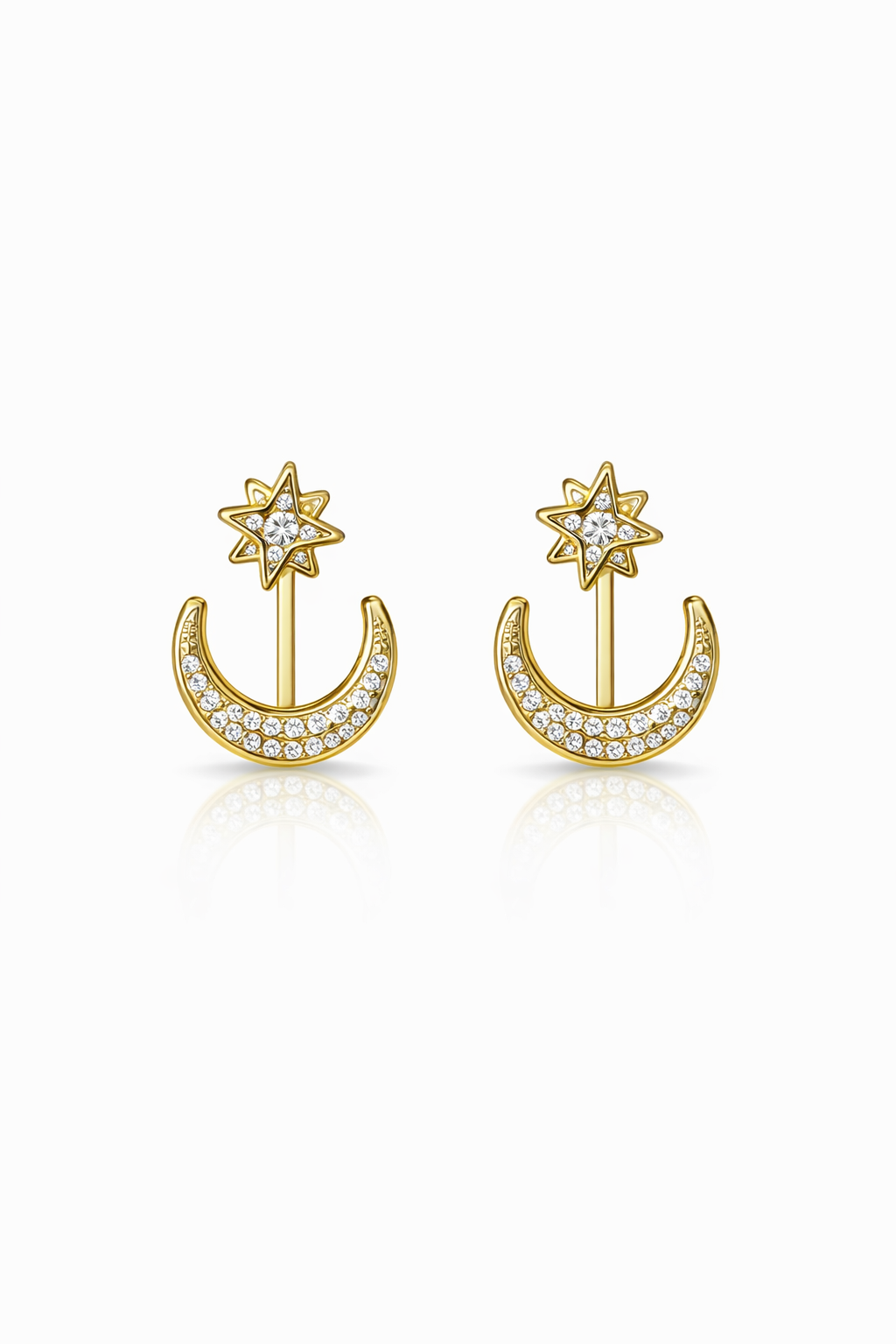 Brincos dourados em forma de estrela e lua com cristais