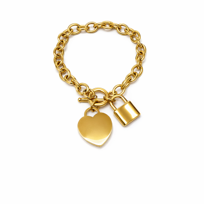 Pulseira dourada com pendentes de coração e cadeado