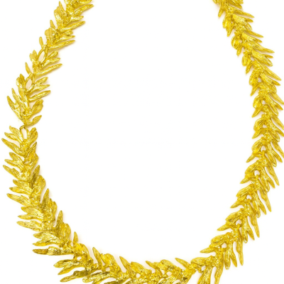 Colar dourado folhas texturadas