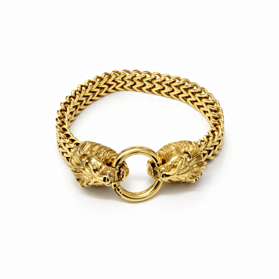 Pulseira dourada com cabeças de leão e anel central