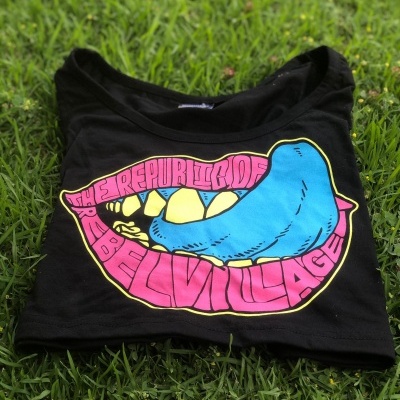 CROP&#x20;TOP&#x20;REBEL&#x20;VILLAGE&#x20;&quot;LIPS&quot;
