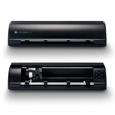 Impressora de corte preta silhouette α fechada e aberta com painel de controlo tátil