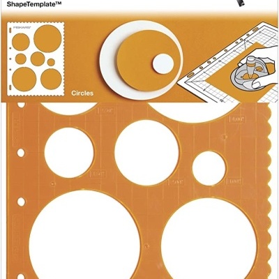 Molde ShapeTemplate Fiskars para círculos em plástico laranja com várias formas e embalagem