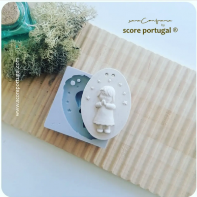 BASE DE MENINA EM ORAÇÃO