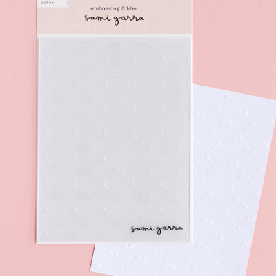 Placa Embossing | Nuvens | Básicos | Sami Garra