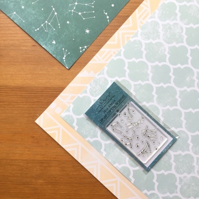 Carimbo | Fundo Constelações | Calma