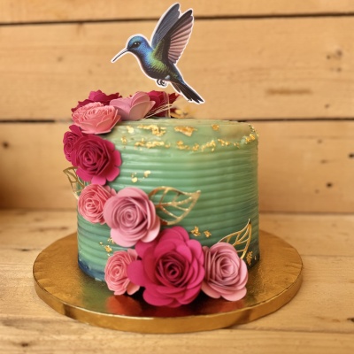 Bolo Encanto das Rosas com Beija-Flor