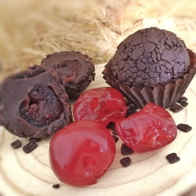 Brigadeiro de Chocolate com Cereja