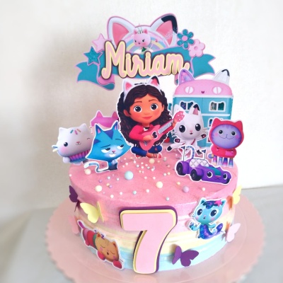 Bolo A Casa Mágica da Gabby