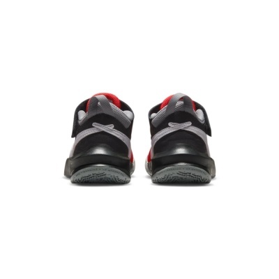 Sapatilhas desportivas pretas, vermelhas e cinzentas vistas de trás