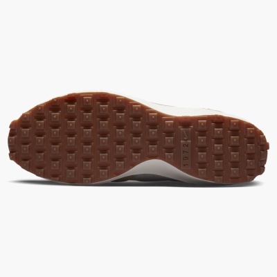 Ténis Nike Waffle Debut