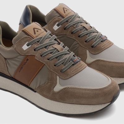 AMBITIOUS OWENS Panel Runner