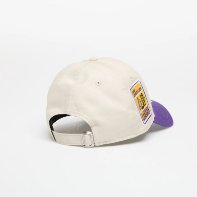 Boné curvo bege e violeta ajustável 9FORTY Contrast Patch da Los Angeles Lakers NBA da New Era