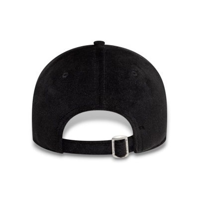 Boné preto de trás com tira de ajuste e fivela metálica