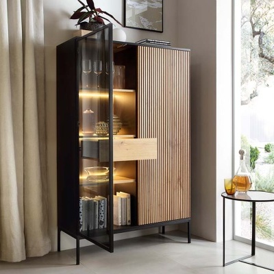 Aparador Alto em Carvalho com Ripas e Porta de Vidro Sento