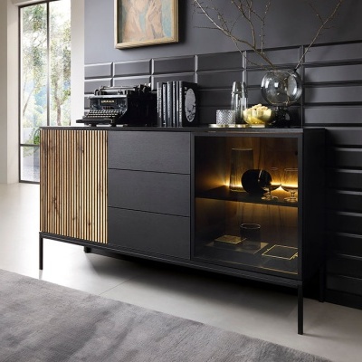 Aparador Largo em Carvalho com Ripas e Porta de Vidro Sento