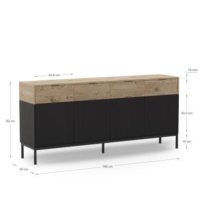 Aparador retangular em madeira clara e preto com quatro portas e quatro gavetas em madeira, pernas metálicas pretas.