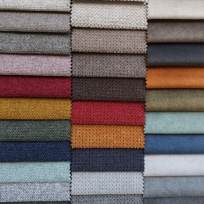 Amostras de tecido em várias cores e texturas organizadas em colunas.