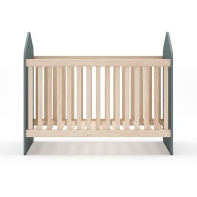 Berço Bebé Casinha Verde com Grade de Pinho