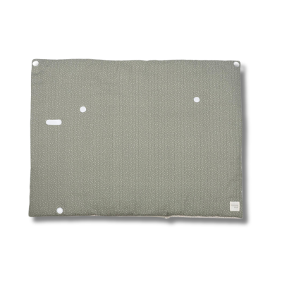 Colchão cinzento com padrão de pontos pequenos brancos e orifícios, etiqueta na parte inferior direita