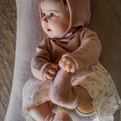 Carapins tricotados em lã merino e caxemira rosa | LITTLE LOVE Wedoble