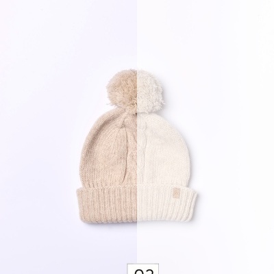 Gorro com pompom tricotado em lã merino pérola | WEDOBLE PLAY