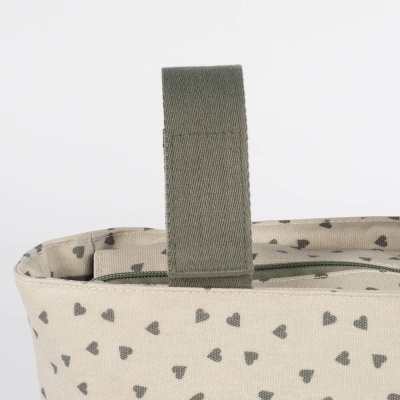 Saco bege com padrão de corações cinzentos e alça verde-oliva