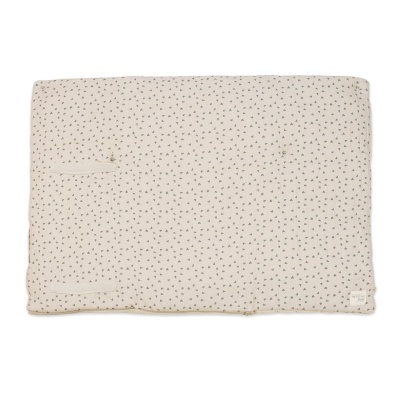 Almofada retangular bege claro com padrão de estrelas pequenas pretas