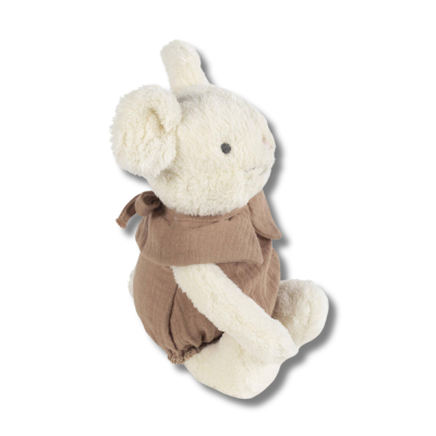 Urso de pelúcia branco com roupa castanha aveludada