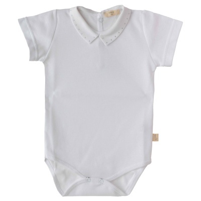 Body branco manga curta com gola piquê e pintas brancas