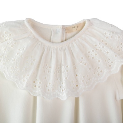 Babygrow laminado com bordado inglês pérola