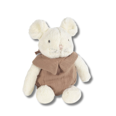 Pelúcia de rato branco com roupa castanha