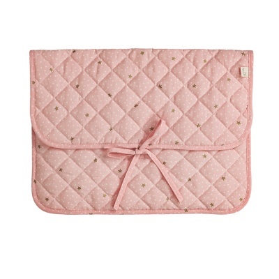 Estojo almofadado rosa claro com estrelas douradas e fecho de laço