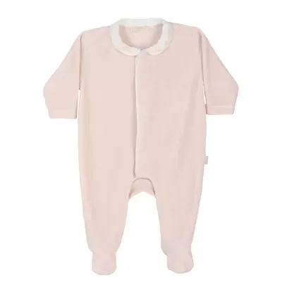 Pijama de bebé cor-de-rosa claro com gola branca e pés integrados