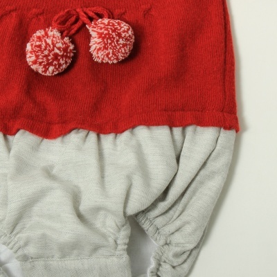 Fofo malha jaquard com pompons vermelho