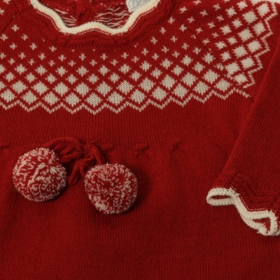 Conjunto malha jaquard com pompons em vermelho