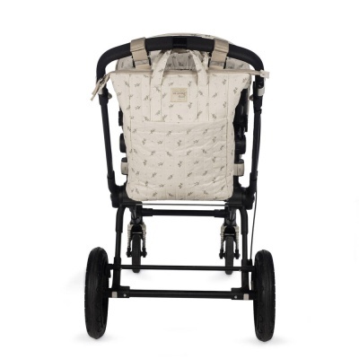 Carrinho de bebé preto com mochila bege acolchoada com padrão de folhas verdes